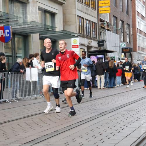 05.10.2025 - 20. swb-Marathon Bremen Strokosch-Dieckow http://msf.ph/oto/9250376 05.10.2025 10:53:53 Ziel 9402, 9407, 9520, 9574, 9807, 9835, 9900, 9935, 10019, 10075, 10234, 10402, 10533, 10631, 10662, 10915, 11040, 11151, 11203, 11271, 11303, 11339, 11347, 11432, 11449, 11593, 9402, 9407, 9520, 9574, 9807, 9835, 9900, 9935, 10019, 10075, 10234, 10402, 10533, 10631, 10662, 10915, 11040, 11151, 11203, 11271, 11303, 11339, 11347, 11432, 11449, 11593 meine-sportfotos.de