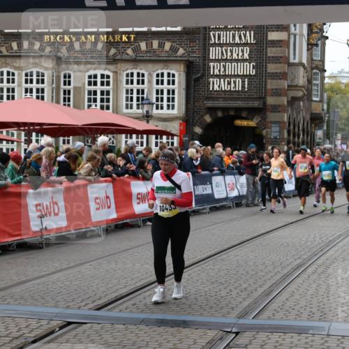 05.10.2025 - 20. swb-Marathon Bremen Yannick Fuchs http://msf.ph/oto/9250387 05.10.2025 11:13:44 Ziel 10273, 10433 meine-sportfotos.de