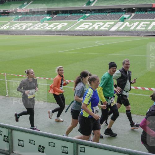05.10.2025 - 20. swb-Marathon Bremen Michael Burmester http://msf.ph/oto/9250394 05.10.2025 10:40:19 Laufen im Stadion 7779, 7799, 8111, 9220, 9241, 9245, 9275, 9286, 9308, 9321, 9387, 9419, 9423, 9440, 9466, 9491, 9552, 9554, 9571, 9615, 9619, 9623, 9661, 9662, 9690, 9712, 9721, 9786, 9866, 9901, 9931, 9976, 10001, 10025, 10081, 10135, 10157, 10160, 10168, 10185, 10192, 10193, 10243, 10286, 10343, 10383, 10419, 10422, 10451, 10532, 10542, 10563, 10580, 10587, 10597, 10603, 10604, 10619, 10674, 10699, 10737, 11090, 11270, 7654, 7789, 7979, 9002, 9180, 9186, 9224 meine-sportfotos.de