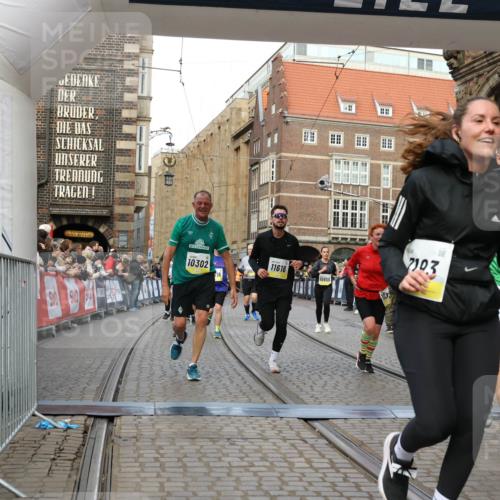 05.10.2025 - 20. swb-Marathon Bremen Yannick Fuchs http://msf.ph/oto/9250410 05.10.2025 10:53:31 Ziel 7193, 7251, 9263, 9539, 9717, 9868, 9957, 10057, 10302, 10317, 10335, 10655, 10993, 11174, 11175, 11616, 11716 meine-sportfotos.de