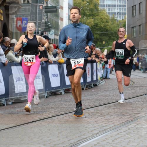 05.10.2025 - 20. swb-Marathon Bremen Strokosch-Dieckow http://msf.ph/oto/9250418 05.10.2025 12:48:25 Ziel 17, 618, 1647, 5608 meine-sportfotos.de