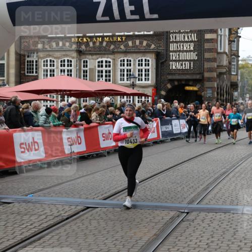 05.10.2025 - 20. swb-Marathon Bremen Yannick Fuchs http://msf.ph/oto/9250428 05.10.2025 11:13:44 Ziel 10273, 10433 meine-sportfotos.de