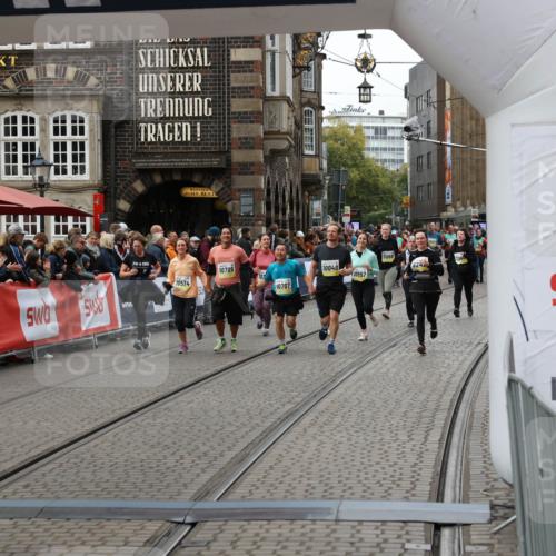 05.10.2025 - 20. swb-Marathon Bremen Yannick Fuchs http://msf.ph/oto/9250462 05.10.2025 11:13:45 Ziel 9242, 10433 meine-sportfotos.de