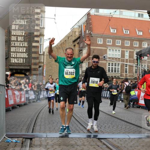 05.10.2025 - 20. swb-Marathon Bremen Yannick Fuchs http://msf.ph/oto/9250469 05.10.2025 10:53:32 Ziel 7193, 7251, 9263, 9539, 9717, 9868, 9957, 10057, 10302, 10317, 10335, 10369, 10468, 10655, 10934, 11174, 11175, 11545, 11616, 11716 meine-sportfotos.de