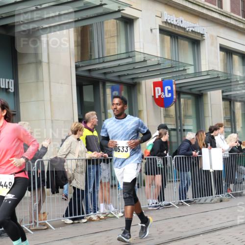 05.10.2025 - 20. swb-Marathon Bremen Strokosch-Dieckow http://msf.ph/oto/9250472 05.10.2025 10:53:56 Ziel 9392, 9402, 9407, 9520, 9574, 9633, 9807, 9900, 9935, 10019, 10032, 10097, 10234, 10402, 10533, 10631, 10662, 10810, 10915, 11040, 11151, 11203, 11271, 11303, 11347, 11432, 11449, 9392, 9402, 9407, 9520, 9574, 9633, 9807, 9900, 9935, 10019, 10032, 10097, 10234, 10402, 10533, 10631, 10662, 10810, 10915, 11040, 11151, 11203, 11271, 11303, 11347, 11432, 11449 meine-sportfotos.de