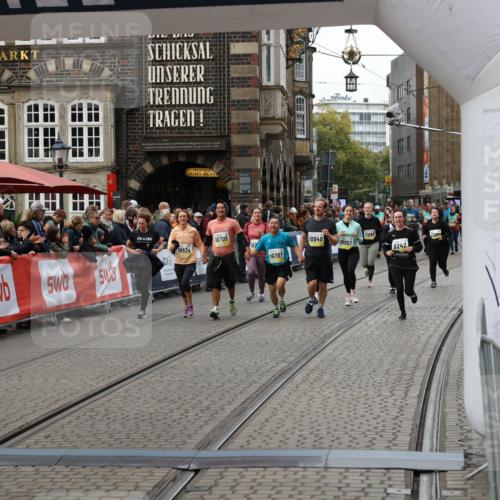 05.10.2025 - 20. swb-Marathon Bremen Yannick Fuchs http://msf.ph/oto/9250480 05.10.2025 11:13:45 Ziel 9242, 10433 meine-sportfotos.de