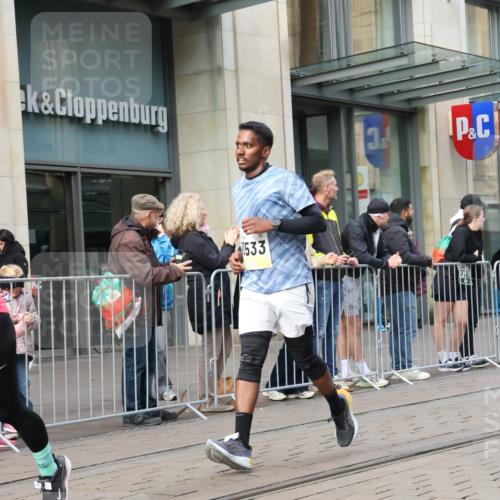 05.10.2025 - 20. swb-Marathon Bremen Strokosch-Dieckow http://msf.ph/oto/9250486 05.10.2025 10:53:56 Ziel 9392, 9402, 9407, 9520, 9574, 9633, 9807, 9900, 9935, 10019, 10032, 10097, 10234, 10402, 10533, 10631, 10662, 10810, 10915, 11040, 11151, 11203, 11271, 11303, 11347, 11432, 11449, 9392, 9402, 9407, 9520, 9574, 9633, 9807, 9900, 9935, 10019, 10032, 10097, 10234, 10402, 10533, 10631, 10662, 10810, 10915, 11040, 11151, 11203, 11271, 11303, 11347, 11432, 11449 meine-sportfotos.de