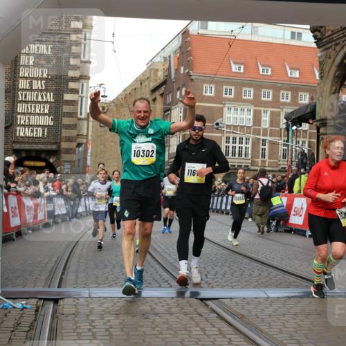 05.10.2025 - 20. swb-Marathon Bremen Yannick Fuchs http://msf.ph/oto/9250489 05.10.2025 10:53:32 Ziel 7193, 7251, 9263, 9539, 9717, 9868, 9957, 10057, 10302, 10317, 10335, 10369, 10468, 10655, 10934, 11174, 11175, 11545, 11616, 11716 meine-sportfotos.de