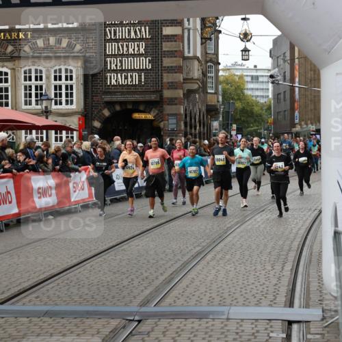 05.10.2025 - 20. swb-Marathon Bremen Yannick Fuchs http://msf.ph/oto/9250490 05.10.2025 11:13:45 Ziel 9242, 10433 meine-sportfotos.de