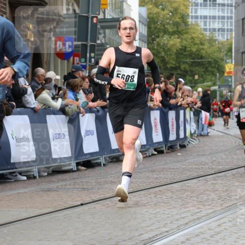 05.10.2025 - 20. swb-Marathon Bremen Strokosch-Dieckow http://msf.ph/oto/9250493 05.10.2025 12:48:26 Ziel 17, 618, 1647, 5608 meine-sportfotos.de