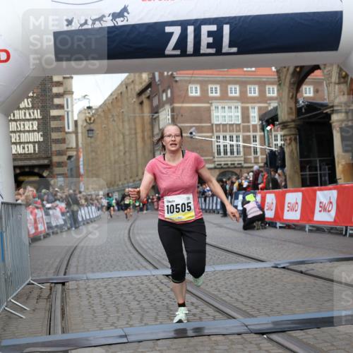 05.10.2025 - 20. swb-Marathon Bremen Yannick Fuchs http://msf.ph/oto/9250495 05.10.2025 10:44:35 Ziel 9361, 10505, 10666 meine-sportfotos.de
