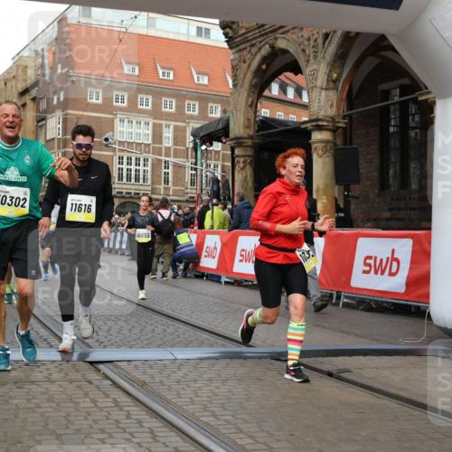 05.10.2025 - 20. swb-Marathon Bremen Yannick Fuchs http://msf.ph/oto/9250507 05.10.2025 10:53:33 Ziel 7193, 7251, 9263, 9539, 9717, 9868, 9957, 10057, 10302, 10317, 10335, 10369, 10468, 10655, 10934, 11174, 11175, 11545, 11616, 11716 meine-sportfotos.de