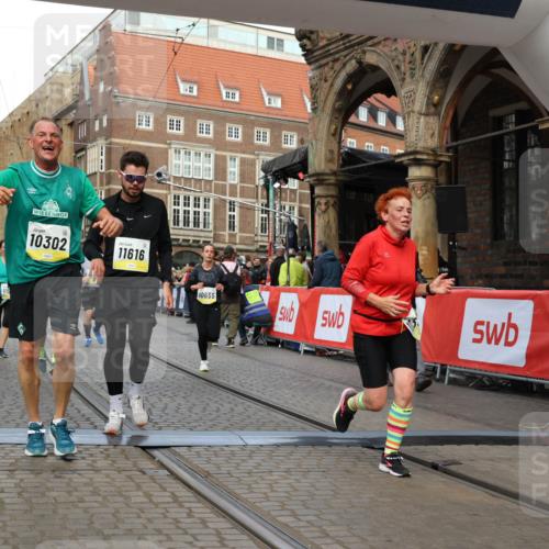 05.10.2025 - 20. swb-Marathon Bremen Yannick Fuchs http://msf.ph/oto/9250515 05.10.2025 10:53:33 Ziel 7193, 7251, 9263, 9539, 9717, 9868, 9957, 10057, 10302, 10317, 10335, 10369, 10468, 10655, 10934, 11174, 11175, 11545, 11616, 11716 meine-sportfotos.de