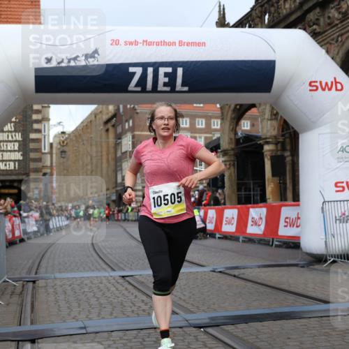 05.10.2025 - 20. swb-Marathon Bremen Yannick Fuchs http://msf.ph/oto/9250528 05.10.2025 10:44:35 Ziel 9361, 10505, 10666 meine-sportfotos.de