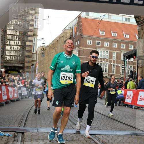 05.10.2025 - 20. swb-Marathon Bremen Yannick Fuchs http://msf.ph/oto/9250536 05.10.2025 10:53:33 Ziel 7193, 7251, 9263, 9539, 9717, 9868, 9957, 10057, 10302, 10317, 10335, 10369, 10468, 10655, 10934, 11174, 11175, 11545, 11616, 11716 meine-sportfotos.de