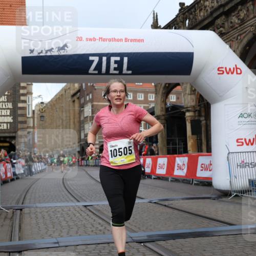 05.10.2025 - 20. swb-Marathon Bremen Yannick Fuchs http://msf.ph/oto/9250537 05.10.2025 10:44:35 Ziel 9361, 10505, 10666 meine-sportfotos.de