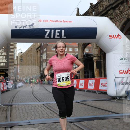 05.10.2025 - 20. swb-Marathon Bremen Yannick Fuchs http://msf.ph/oto/9250543 05.10.2025 10:44:35 Ziel 9361, 10505, 10666 meine-sportfotos.de