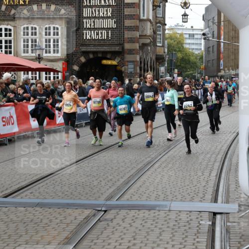 05.10.2025 - 20. swb-Marathon Bremen Yannick Fuchs http://msf.ph/oto/9250545 05.10.2025 11:13:47 Ziel 9242, 9899, 10040, 10364, 10433, 10574, 10705, 10707, 10957, 11264, 11385 meine-sportfotos.de