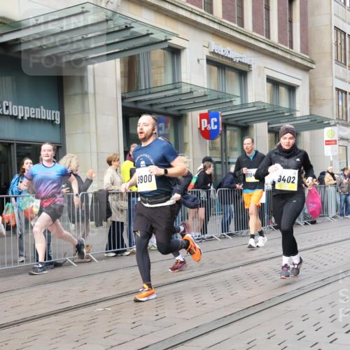 05.10.2025 - 20. swb-Marathon Bremen Strokosch-Dieckow http://msf.ph/oto/9250549 05.10.2025 10:53:58 Ziel 9392, 9402, 9407, 9574, 9633, 9900, 9935, 10019, 10032, 10097, 10234, 10402, 10533, 10631, 10662, 10810, 10915, 11040, 11151, 11203, 11271, 11347, 11449, 9392, 9402, 9407, 9574, 9633, 9900, 9935, 10019, 10032, 10097, 10234, 10402, 10533, 10631, 10662, 10810, 10915, 11040, 11151, 11203, 11271, 11347, 11449 meine-sportfotos.de