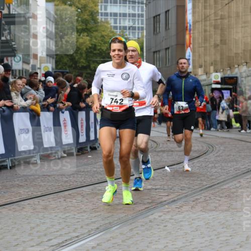 05.10.2025 - 20. swb-Marathon Bremen Strokosch-Dieckow http://msf.ph/oto/9250558 05.10.2025 12:48:33 Ziel 62, 603, 742 meine-sportfotos.de