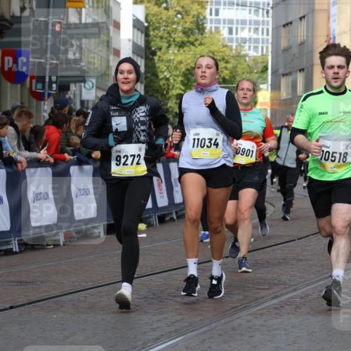 05.10.2025 - 20. swb-Marathon Bremen Strokosch-Dieckow http://msf.ph/oto/9250560 05.10.2025 11:00:40 Ziel 9272, 9327, 9389, 9827, 9858, 10182, 10518, 10571, 10690, 10872, 10901, 11034, 11162 meine-sportfotos.de