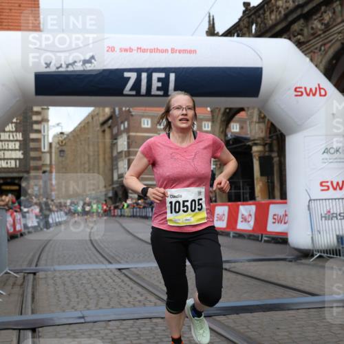 05.10.2025 - 20. swb-Marathon Bremen Yannick Fuchs http://msf.ph/oto/9250562 05.10.2025 10:44:35 Ziel 9361, 10505, 10666 meine-sportfotos.de