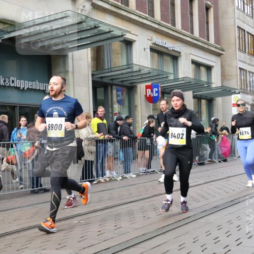 05.10.2025 - 20. swb-Marathon Bremen Strokosch-Dieckow http://msf.ph/oto/9250564 05.10.2025 10:53:59 Ziel 9392, 9402, 9407, 9574, 9633, 9900, 9935, 10032, 10097, 10234, 10402, 10533, 10810, 10915, 11040, 11151, 11203, 11271, 11347, 11449, 9392, 9402, 9407, 9574, 9633, 9900, 9935, 10032, 10097, 10234, 10402, 10533, 10810, 10915, 11040, 11151, 11203, 11271, 11347, 11449 meine-sportfotos.de