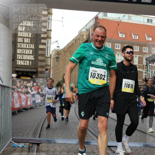 05.10.2025 - 20. swb-Marathon Bremen Yannick Fuchs http://msf.ph/oto/9250567 05.10.2025 10:53:33 Ziel 7193, 7251, 9263, 9539, 9717, 9868, 9957, 10057, 10302, 10317, 10335, 10369, 10468, 10655, 10934, 11174, 11175, 11545, 11616, 11716 meine-sportfotos.de