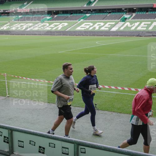 05.10.2025 - 20. swb-Marathon Bremen Michael Burmester http://msf.ph/oto/9250583 05.10.2025 10:40:27 Laufen im Stadion 7799, 8111, 9205, 9220, 9241, 9245, 9275, 9286, 9308, 9321, 9387, 9423, 9440, 9466, 9491, 9552, 9554, 9571, 9615, 9619, 9623, 9661, 9662, 9690, 9712, 9721, 9786, 9804, 9866, 9901, 9931, 9942, 9976, 10001, 10037, 10058, 10081, 10135, 10157, 10160, 10168, 10185, 10192, 10193, 10243, 10286, 10343, 10383, 10419, 10422, 10451, 10532, 10542, 10563, 10580, 10603, 10604, 10619, 10674, 10699, 10737, 11090, 11270, 7779, 7789, 7979, 9002, 9180, 9186, 9419, 11044 meine-sportfotos.de