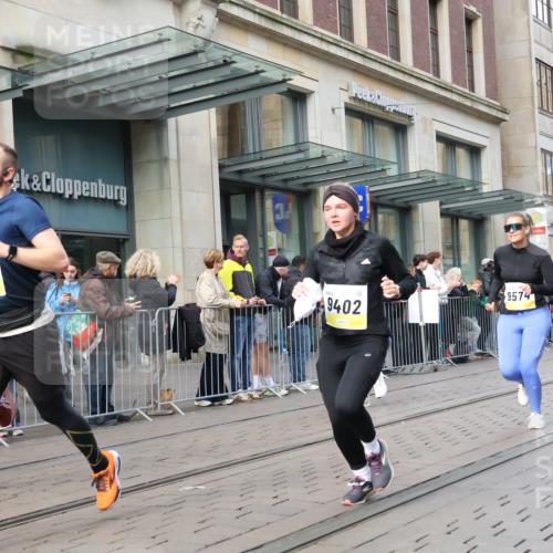 05.10.2025 - 20. swb-Marathon Bremen Strokosch-Dieckow http://msf.ph/oto/9250587 05.10.2025 10:53:59 Ziel 9392, 9402, 9407, 9574, 9633, 9900, 9935, 10032, 10097, 10234, 10402, 10533, 10810, 10915, 11040, 11151, 11203, 11271, 11347, 11449, 9392, 9402, 9407, 9574, 9633, 9900, 9935, 10032, 10097, 10234, 10402, 10533, 10810, 10915, 11040, 11151, 11203, 11271, 11347, 11449 meine-sportfotos.de