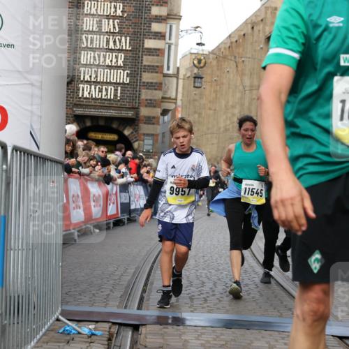 05.10.2025 - 20. swb-Marathon Bremen Yannick Fuchs http://msf.ph/oto/9250589 05.10.2025 10:53:34 Ziel 7193, 7251, 9263, 9539, 9717, 9868, 9957, 10057, 10302, 10317, 10335, 10369, 10468, 10655, 10934, 11174, 11545, 11616, 11716 meine-sportfotos.de