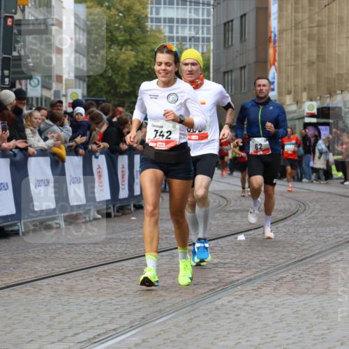 05.10.2025 - 20. swb-Marathon Bremen Strokosch-Dieckow http://msf.ph/oto/9250590 05.10.2025 12:48:34 Ziel 62, 603, 742 meine-sportfotos.de