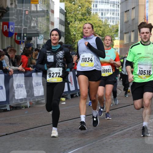 05.10.2025 - 20. swb-Marathon Bremen Strokosch-Dieckow http://msf.ph/oto/9250591 05.10.2025 11:00:40 Ziel 9272, 9327, 9389, 9827, 9858, 10182, 10518, 10571, 10690, 10872, 10901, 11034, 11162 meine-sportfotos.de
