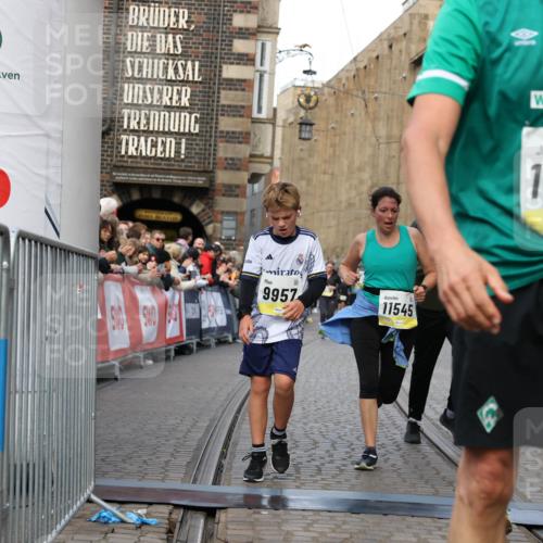 05.10.2025 - 20. swb-Marathon Bremen Yannick Fuchs http://msf.ph/oto/9250600 05.10.2025 10:53:34 Ziel 7193, 7251, 9263, 9539, 9717, 9868, 9957, 10057, 10302, 10317, 10335, 10369, 10468, 10655, 10934, 11174, 11545, 11616, 11716 meine-sportfotos.de