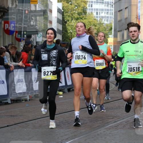 05.10.2025 - 20. swb-Marathon Bremen Strokosch-Dieckow http://msf.ph/oto/9250620 05.10.2025 11:00:40 Ziel 9272, 9327, 9389, 9827, 9858, 10182, 10518, 10571, 10690, 10872, 10901, 11034, 11162 meine-sportfotos.de