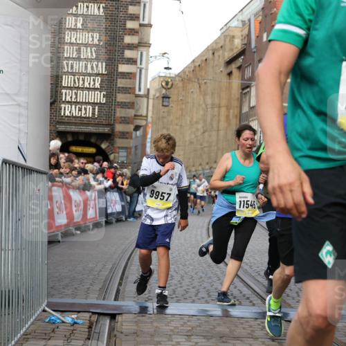 05.10.2025 - 20. swb-Marathon Bremen Yannick Fuchs http://msf.ph/oto/9250621 05.10.2025 10:53:35 Ziel 7193, 7251, 9263, 9717, 9868, 9957, 10057, 10302, 10335, 10369, 10468, 10655, 10934, 11174, 11545, 11616, 11716 meine-sportfotos.de