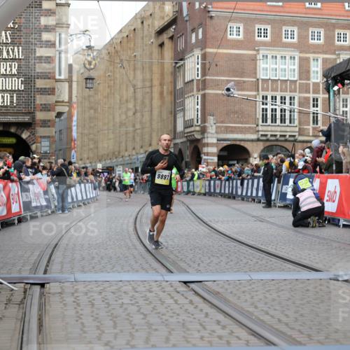 05.10.2025 - 20. swb-Marathon Bremen Yannick Fuchs http://msf.ph/oto/9250626 05.10.2025 10:44:41 Ziel 9897, 11666 meine-sportfotos.de