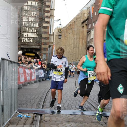 05.10.2025 - 20. swb-Marathon Bremen Yannick Fuchs http://msf.ph/oto/9250632 05.10.2025 10:53:35 Ziel 7193, 7251, 9263, 9717, 9868, 9957, 10057, 10302, 10335, 10369, 10468, 10655, 10934, 11174, 11545, 11616, 11716 meine-sportfotos.de