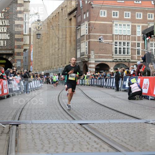 05.10.2025 - 20. swb-Marathon Bremen Yannick Fuchs http://msf.ph/oto/9250637 05.10.2025 10:44:41 Ziel 9897, 11666 meine-sportfotos.de