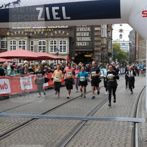 05.10.2025 - 20. swb-Marathon Bremen Yannick Fuchs http://msf.ph/oto/9250640 05.10.2025 11:13:48 Ziel 9242, 9899, 10040, 10364, 10433, 10574, 10705, 10707, 10957, 11060, 11264, 11385 meine-sportfotos.de