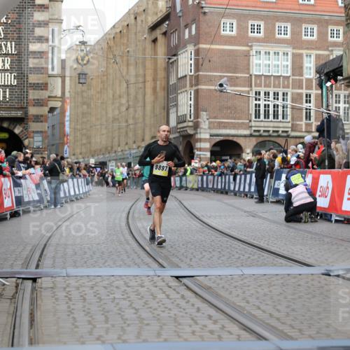 05.10.2025 - 20. swb-Marathon Bremen Yannick Fuchs http://msf.ph/oto/9250649 05.10.2025 10:44:41 Ziel 9897, 11666 meine-sportfotos.de