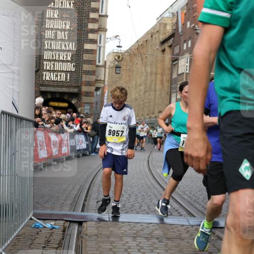 05.10.2025 - 20. swb-Marathon Bremen Yannick Fuchs http://msf.ph/oto/9250651 05.10.2025 10:53:35 Ziel 7193, 7251, 9263, 9717, 9868, 9957, 10057, 10302, 10335, 10369, 10468, 10655, 10934, 11174, 11545, 11616, 11716 meine-sportfotos.de