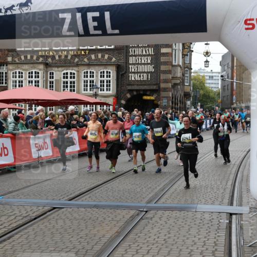 05.10.2025 - 20. swb-Marathon Bremen Yannick Fuchs http://msf.ph/oto/9250663 05.10.2025 11:13:48 Ziel 9242, 9899, 10040, 10364, 10433, 10574, 10705, 10707, 10957, 11060, 11264, 11385 meine-sportfotos.de