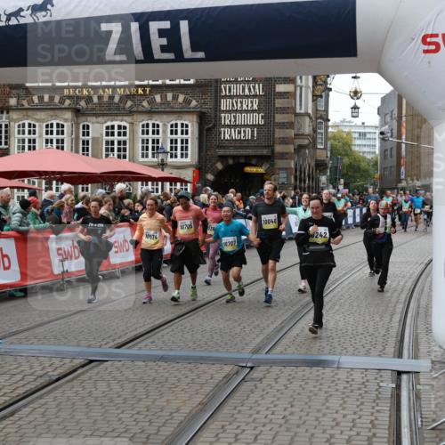 05.10.2025 - 20. swb-Marathon Bremen Yannick Fuchs http://msf.ph/oto/9250670 05.10.2025 11:13:48 Ziel 9242, 9899, 10040, 10364, 10433, 10574, 10705, 10707, 10957, 11060, 11264, 11385 meine-sportfotos.de