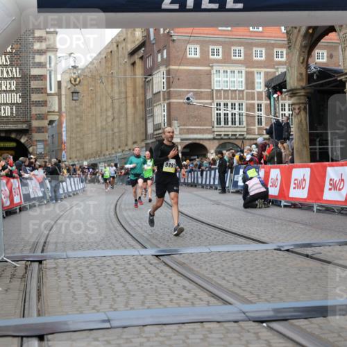 05.10.2025 - 20. swb-Marathon Bremen Yannick Fuchs http://msf.ph/oto/9250677 05.10.2025 10:44:41 Ziel 9897, 11666 meine-sportfotos.de