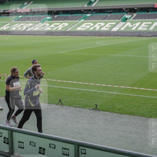 05.10.2025 - 20. swb-Marathon Bremen Michael Burmester http://msf.ph/oto/9250702 05.10.2025 10:40:31 Laufen im Stadion 7799, 8111, 9205, 9220, 9241, 9245, 9275, 9286, 9308, 9321, 9387, 9423, 9438, 9440, 9466, 9483, 9491, 9552, 9554, 9571, 9615, 9619, 9623, 9662, 9690, 9712, 9721, 9804, 9853, 9866, 9892, 9901, 9931, 9942, 9976, 10001, 10037, 10058, 10081, 10135, 10157, 10160, 10168, 10193, 10243, 10286, 10343, 10383, 10419, 10422, 10451, 10532, 10542, 10563, 10580, 10603, 10604, 10619, 10674, 10699, 10737, 11090, 11270, 7779, 7789, 9180, 9186, 9419, 9661, 9662, 11044 meine-sportfotos.de