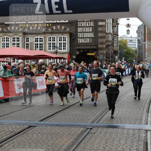 05.10.2025 - 20. swb-Marathon Bremen Yannick Fuchs http://msf.ph/oto/9250703 05.10.2025 11:13:48 Ziel 9242, 9899, 10040, 10364, 10433, 10574, 10705, 10707, 10957, 11060, 11264, 11385 meine-sportfotos.de