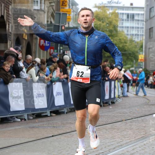 05.10.2025 - 20. swb-Marathon Bremen Strokosch-Dieckow http://msf.ph/oto/9250709 05.10.2025 12:48:37 Ziel 62, 603, 742, 871 meine-sportfotos.de
