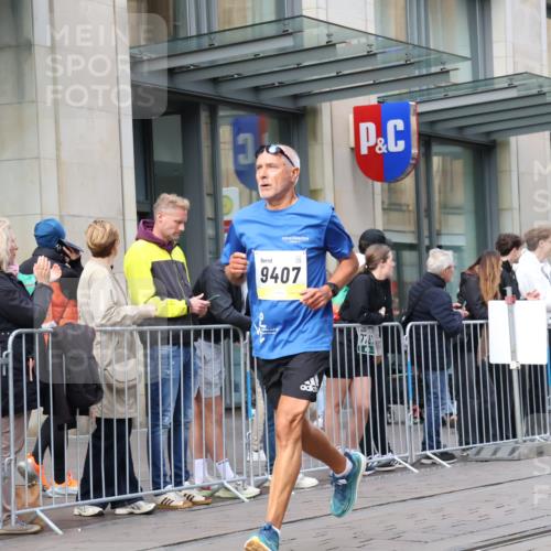 05.10.2025 - 20. swb-Marathon Bremen Strokosch-Dieckow http://msf.ph/oto/9250725 05.10.2025 10:54:05 Ziel 9367, 9392, 9407, 9574, 9633, 9900, 10032, 10097, 10178, 10234, 10296, 10402, 10533, 10768, 10810, 10915, 11040, 11045, 11089, 11203, 11271, 11449, 11694, 9367, 9392, 9407, 9574, 9633, 9900, 10032, 10097, 10178, 10234, 10296, 10402, 10533, 10768, 10810, 10915, 11040, 11045, 11089, 11203, 11271, 11449, 11694 meine-sportfotos.de