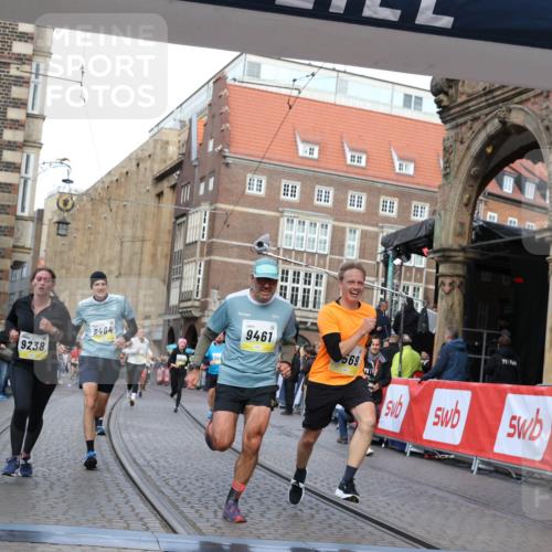 05.10.2025 - 20. swb-Marathon Bremen Yannick Fuchs http://msf.ph/oto/9250731 05.10.2025 10:53:41 Ziel 9238, 9461, 9464, 9569, 9957, 10310, 10369, 10468, 10642, 10655, 10934, 11246, 11545, 11716 meine-sportfotos.de